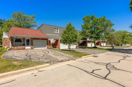 5147 Camelot Ln, Milwaukee WI 53221-3121 exterior