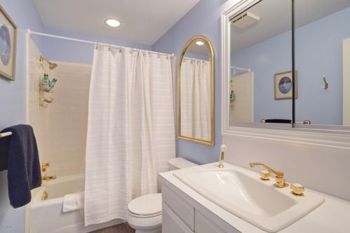 7383 Buccaneer Dr, Grand Rapids MI 49546-9104 exterior