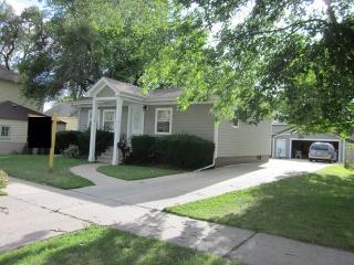 1043 Jackson St, Aurora, IL 60505-5603