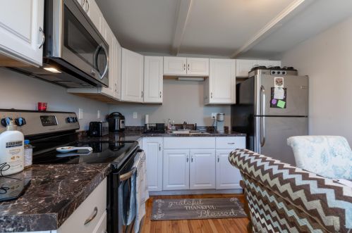 82 Main St, Plaistow NH 03865-3033 exterior