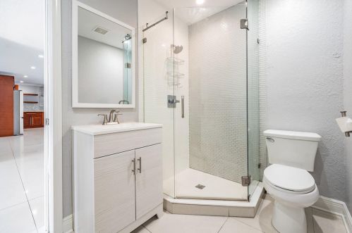 8201 Kirkwood Dr, Tampa FL  33634-2238 exterior