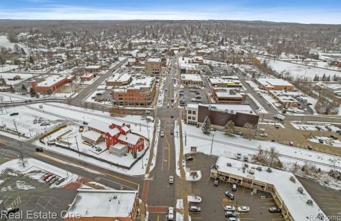 308 1st St, Fenton MI  48430-2703 exterior