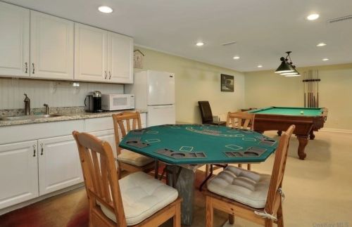 6 Arnold Ln, Commack NY 11725-3901 exterior