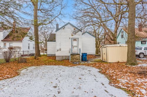 2304 Howden St, Meskegon MI 49444-1611 exterior