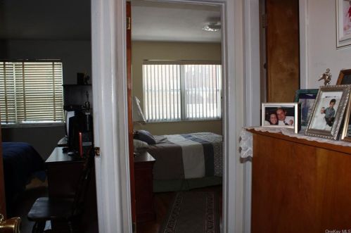 195 Swinton Ave, Bronx NY 10465-1920 exterior