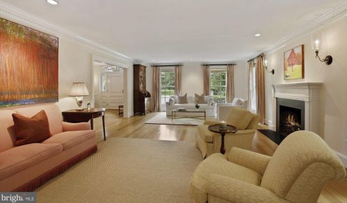 11013 Cripplegate Rd, Rockville MD 20854-1630 exterior