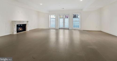 9318 Cranford Dr, Rockville MD 20854-2231 exterior