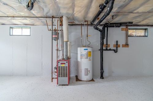 105 Joan St, Springfield MA  01129-1533 exterior