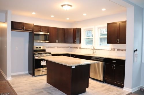 82 Howard St, Irvington, NJ 07111-3417