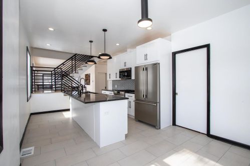 7659 Indiana Ave, Chicago IL 60619-2330 exterior