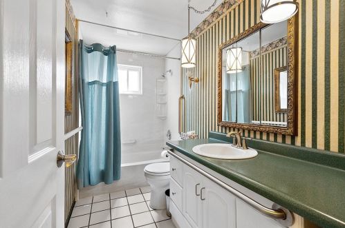 1664 Nash Ave, Pittsburgh PA 15235-2332 exterior