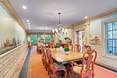 9303 Vly Hl Rd, Milwaukee WI 53217-1039 exterior