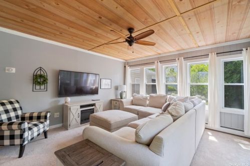 33 Hazard Ave, Huntington Station NY 11746-3726 exterior