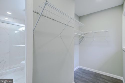 8901 Linton Ln, Alexandria VA 22308-2438 exterior