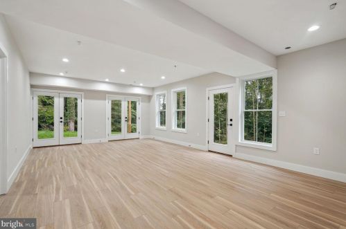 10601 Greenacres Dr, Silver Spring MD 20903-1214 exterior