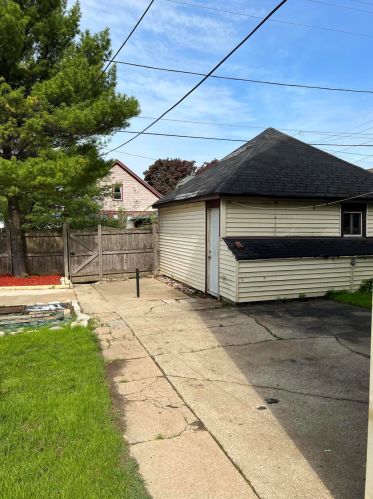 2155 56th St, Milwaukee WI 53219-1508 exterior