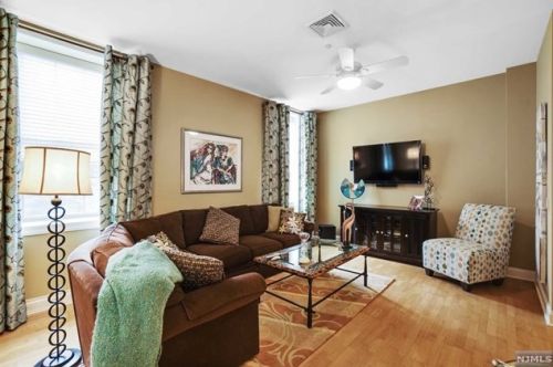 5201 Rio Vis Dr, Mahwah NJ 07430-4510 exterior