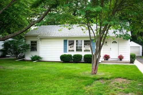 8138 Lake Wood Dr, Kalamazoo MI  49002-5564 exterior