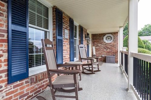 1547 King James Dr, Pittsburgh, PA 15237-6711