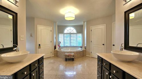 17815 Fraley Farm Rd, Rockville MD 20855-1664 exterior