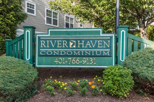 86 Mill St, Woonsocket RI  02895-2164 exterior