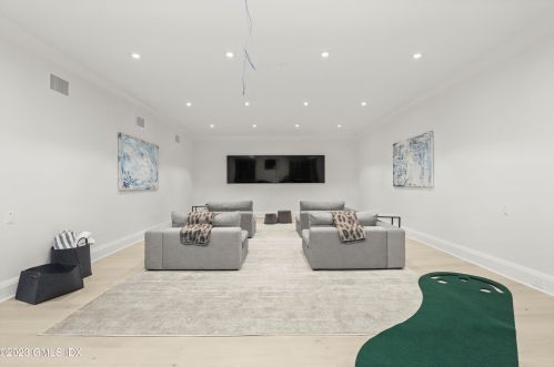 32 Meadowcroft Ln, Greenwich CT 06830-3823 exterior