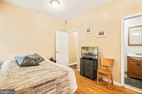 2014 10 St, Washington DC 20002-6214 exterior