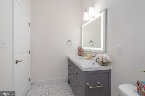 624 Kenyon St, Washington DC  20010-2910 exterior