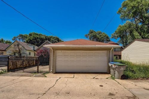 2106 34, Milwaukee WI 53215-2301 exterior