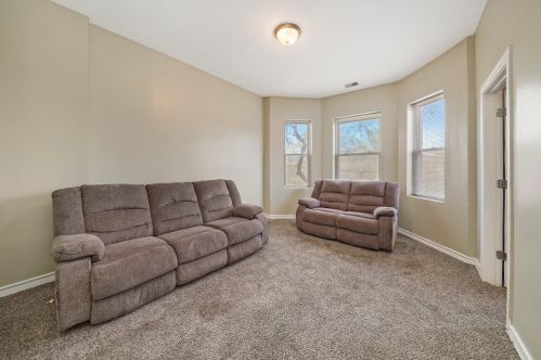 1338 Washtenaw Ave, Chicago IL 60645-3227 exterior