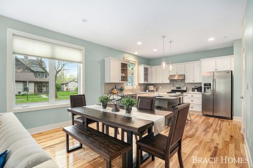 548 Fairview Ave, Grand Rapids MI 49503-1518 exterior