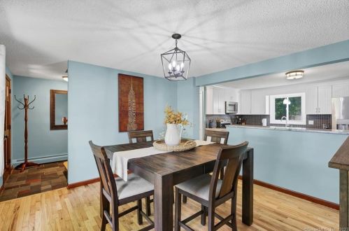 46 Eldridge St, Manchester CT 06040-5500 exterior