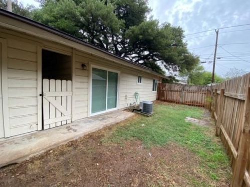 6806 Circle S Rd, Austin TX  78745-5716 exterior