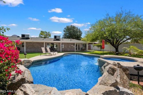 6834 13th St, Phoenix AZ  85014-1124 exterior