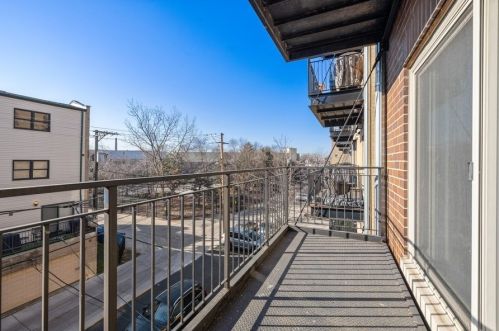 1903 Diversey Pkwy, Chicago IL  60614-9231 exterior