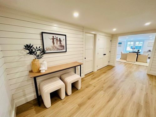 166 Ruggles Ave, Middletown RI 02840-4351 exterior