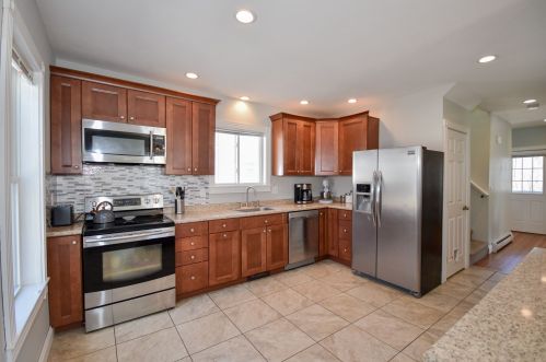 48 Concord St, Dover NH 03820-3138 exterior