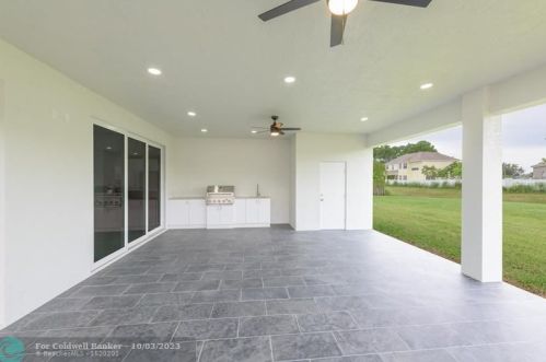 2470 Webster Ln, Fort Pierce FL 34953-5751 exterior