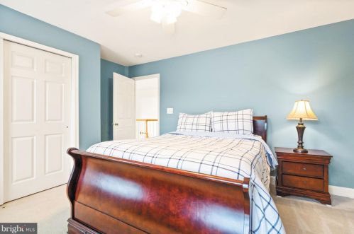 17675 Tobermory Pl, Leesburg VA 20175-7053 exterior