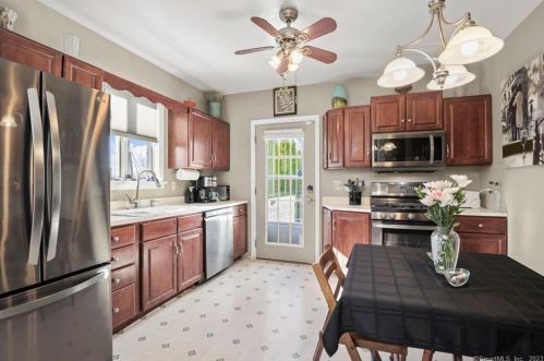 13 Prospect St, Greenwich CT 06830-6820 exterior