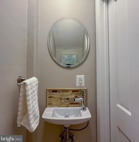 1357 Emerald St, Washington DC 20002-5431 exterior