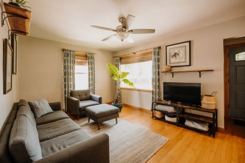 3421 Herman St, Milwaukee, WI 53207-3537