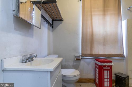 5016 Hazel Ave, Philadelphia PA 19143-1621 exterior