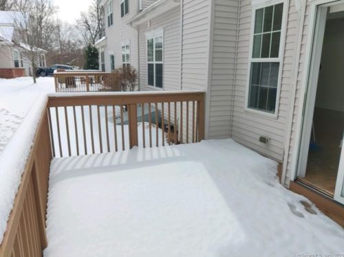 38 Marble Faun Ln, Windsor CT  06095-4766 exterior