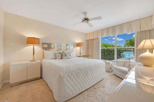 457 Kings Way, Naples FL 34104-4918 exterior