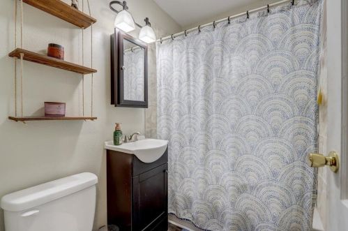 514 64, Milwaukee WI 53213-4050 exterior