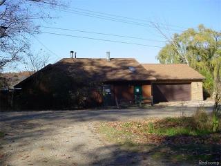 2679 Lakeview Dr, Brandon MI  48462-9215 exterior