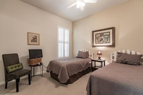 4733 Navassa Ln, Naples FL 34119-9555 exterior