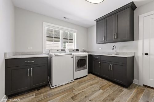 662 Parkside Ave, Elmhurst IL 60126-5029 exterior