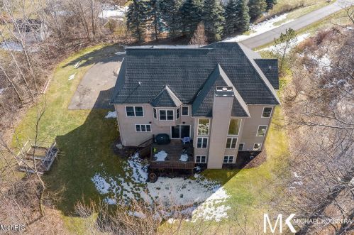 1860 Tall Pne Dr, Grand Rapids MI 49546-7923 exterior